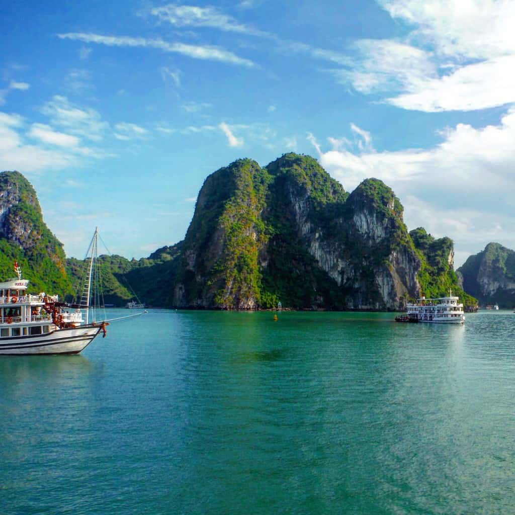 Must Visit Places in Vietnam, halong bay