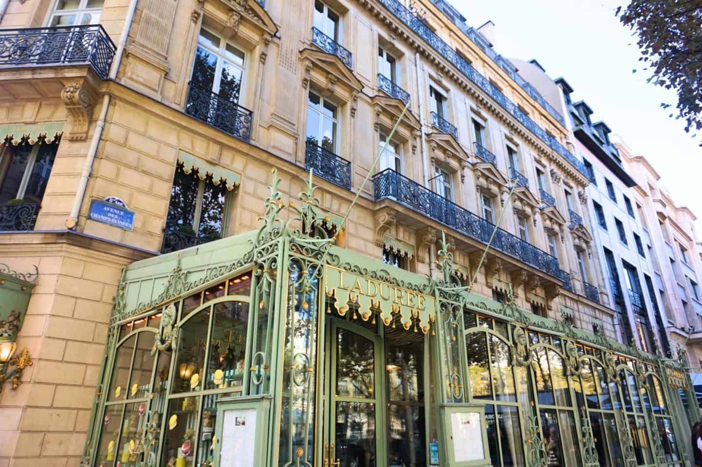 Walk Montmartre to Eiffel Tower Paris