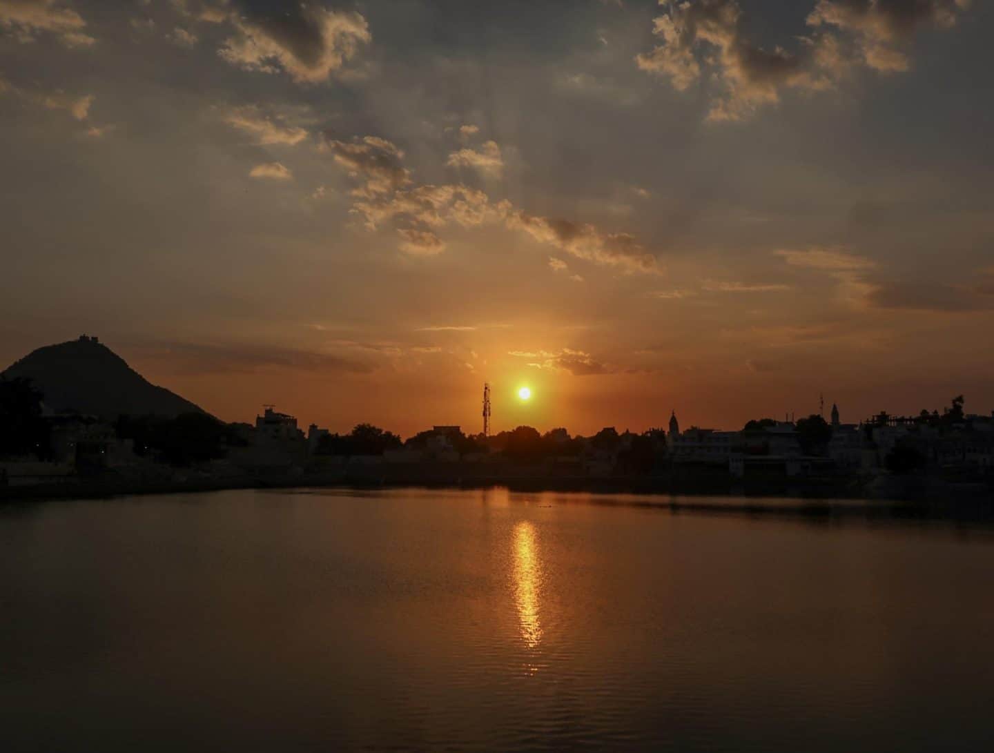 golden sunset from Jaipur Ghat | things to do in Pushkar