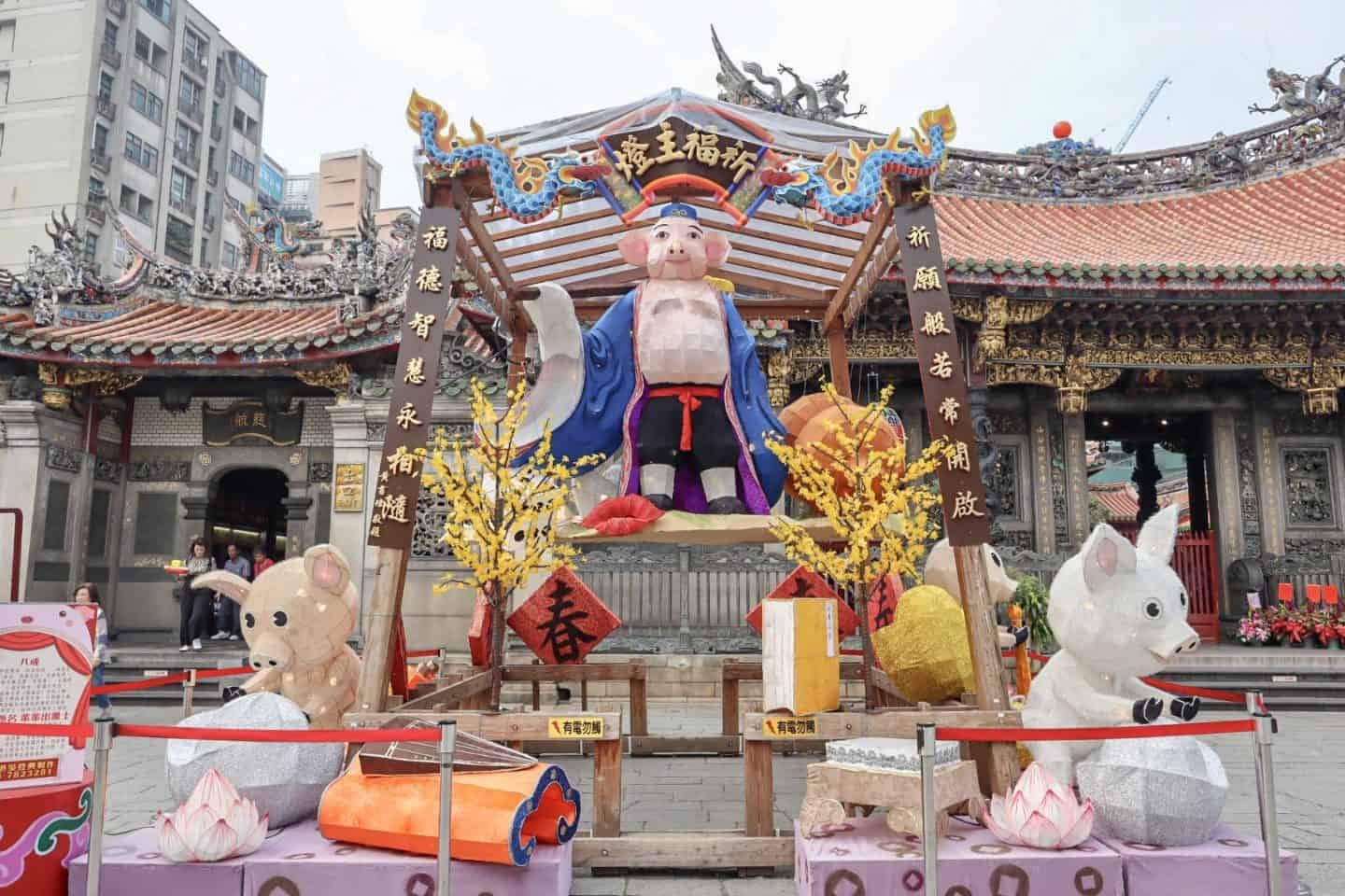 Taipei travel tips longshan temple