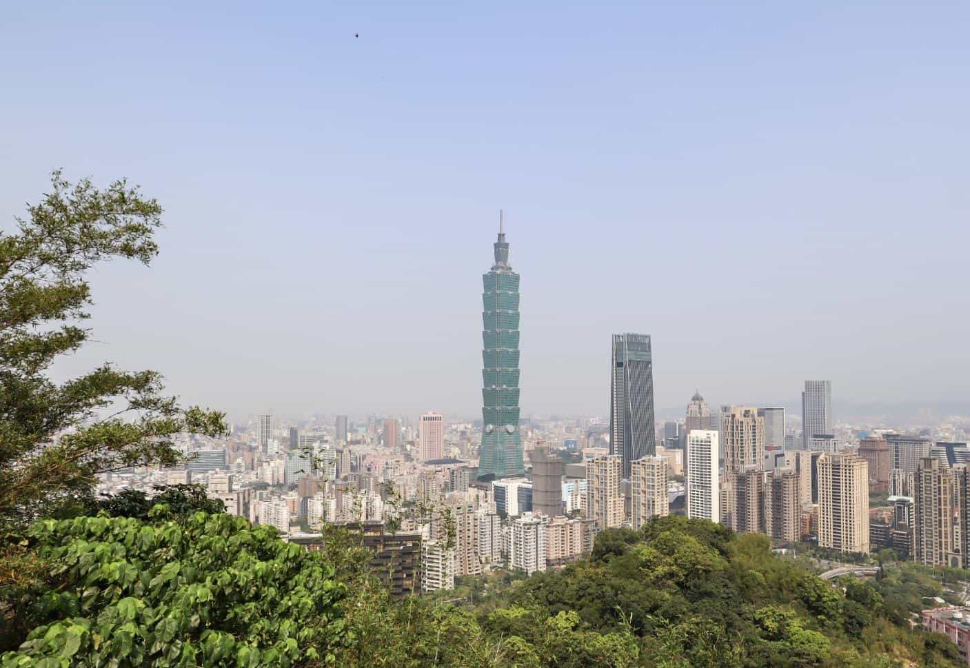 best places to visit in Taiwan, taipei city and taipei 101 in distance