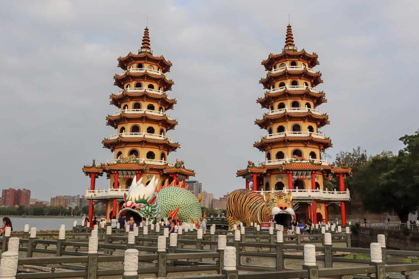The Wandering Quinn Travel Blog Kaohsiung itinerary, Dragon and Tiger Pagoda