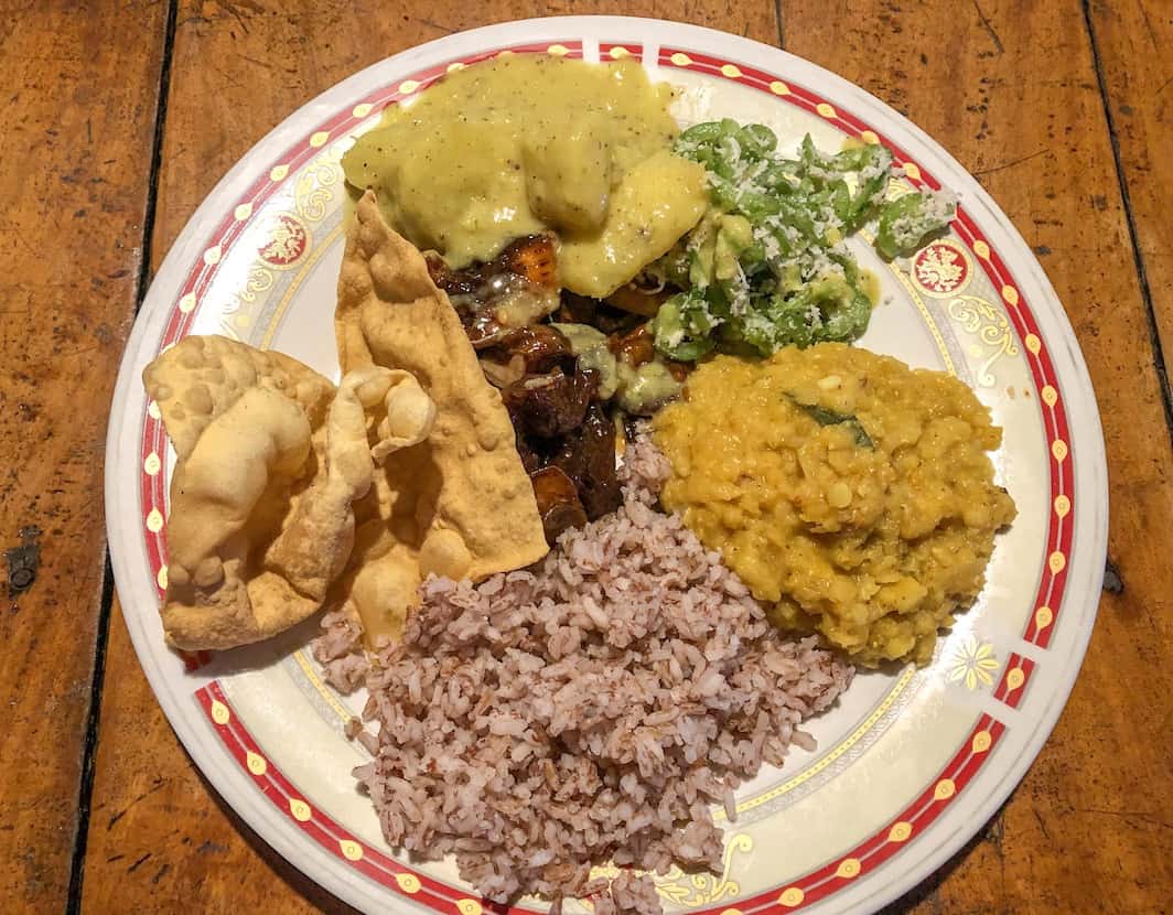 Cost of Travel in Sri Lanka, vegetarian buffet food at mama's restaurant arugam bay