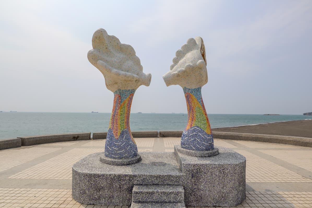 Kaohsiung to Cijin Island, Seashell museum design by beach