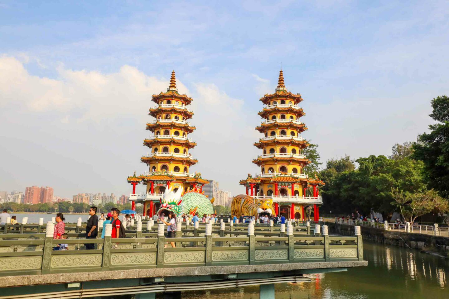 Taiwan 2 Week itinerary, Dragon and Tiger Pagoda Lotus Pond Kaohsiung how to visit