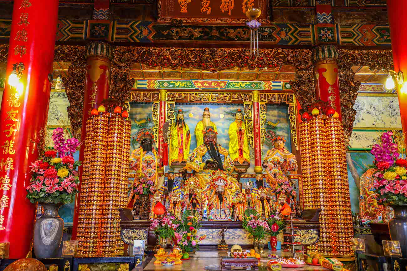 Cih Ji Temple God Lotus Pond Kaohsiung how to visit