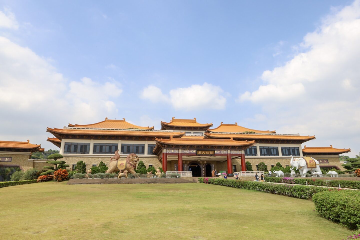 Fo Guang Shan Kaohsiung, Entrance to Fo Guang Shan Monastery 