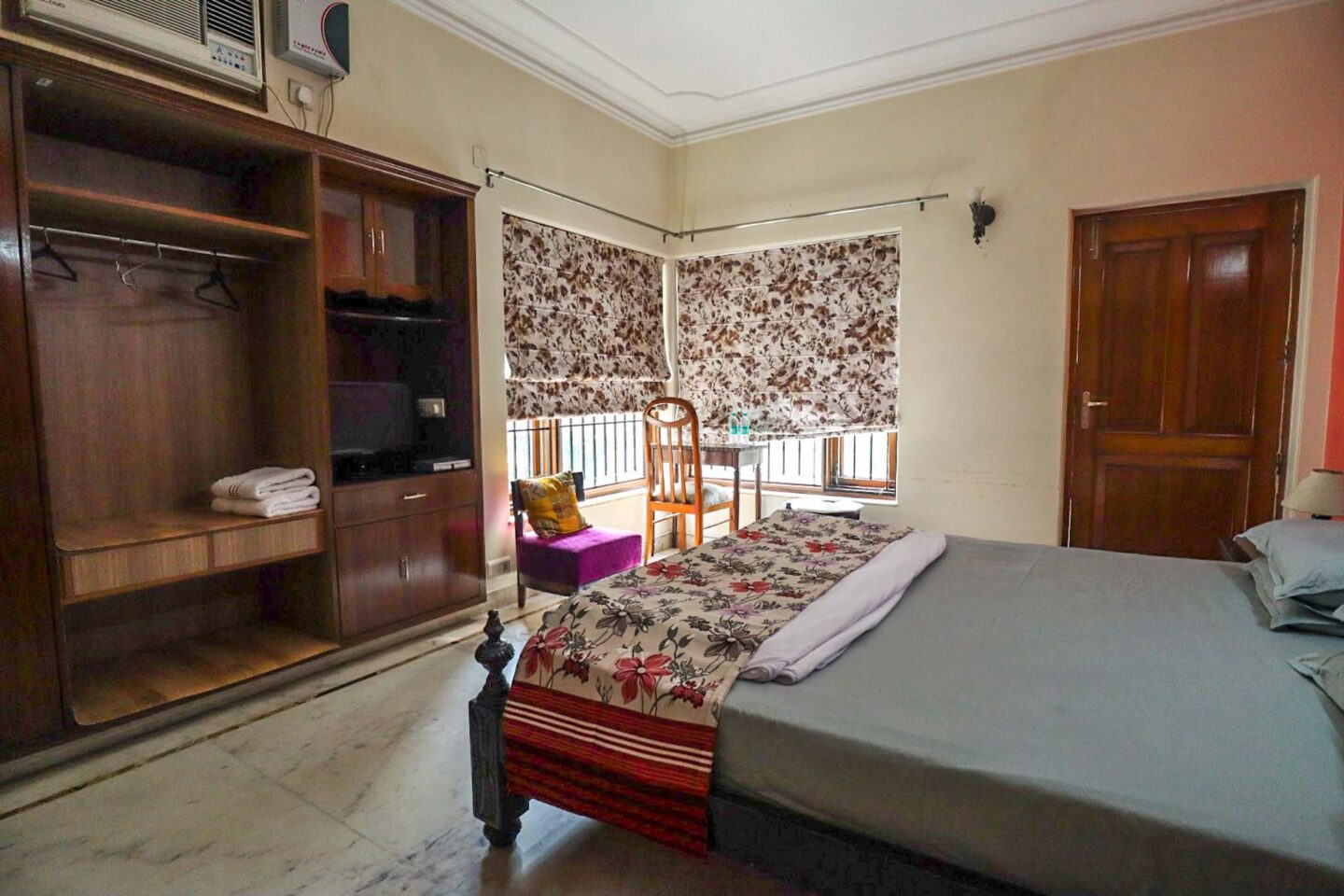double room in Prakash Kutir, where to stay in Delhi