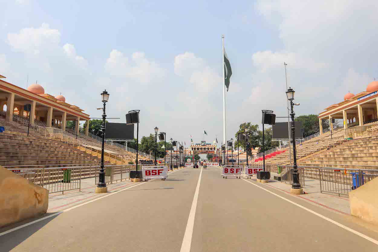 Wagah Border Crossing, Stadium Crossing Wagah Border India Pakistan on foot