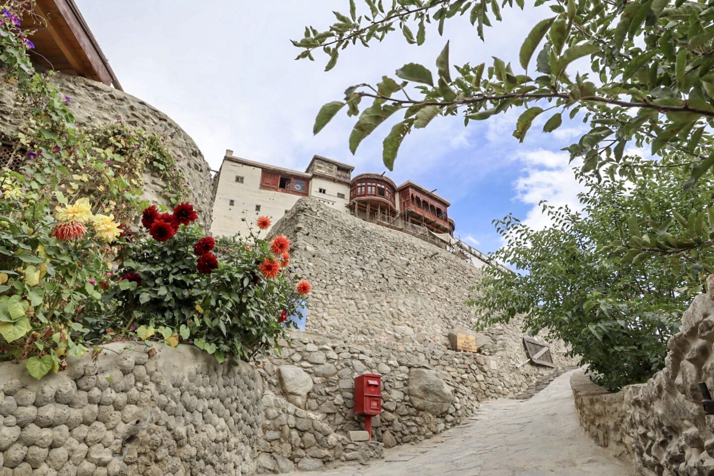 Pakistan itinerary, Baltit Fort and Flowers