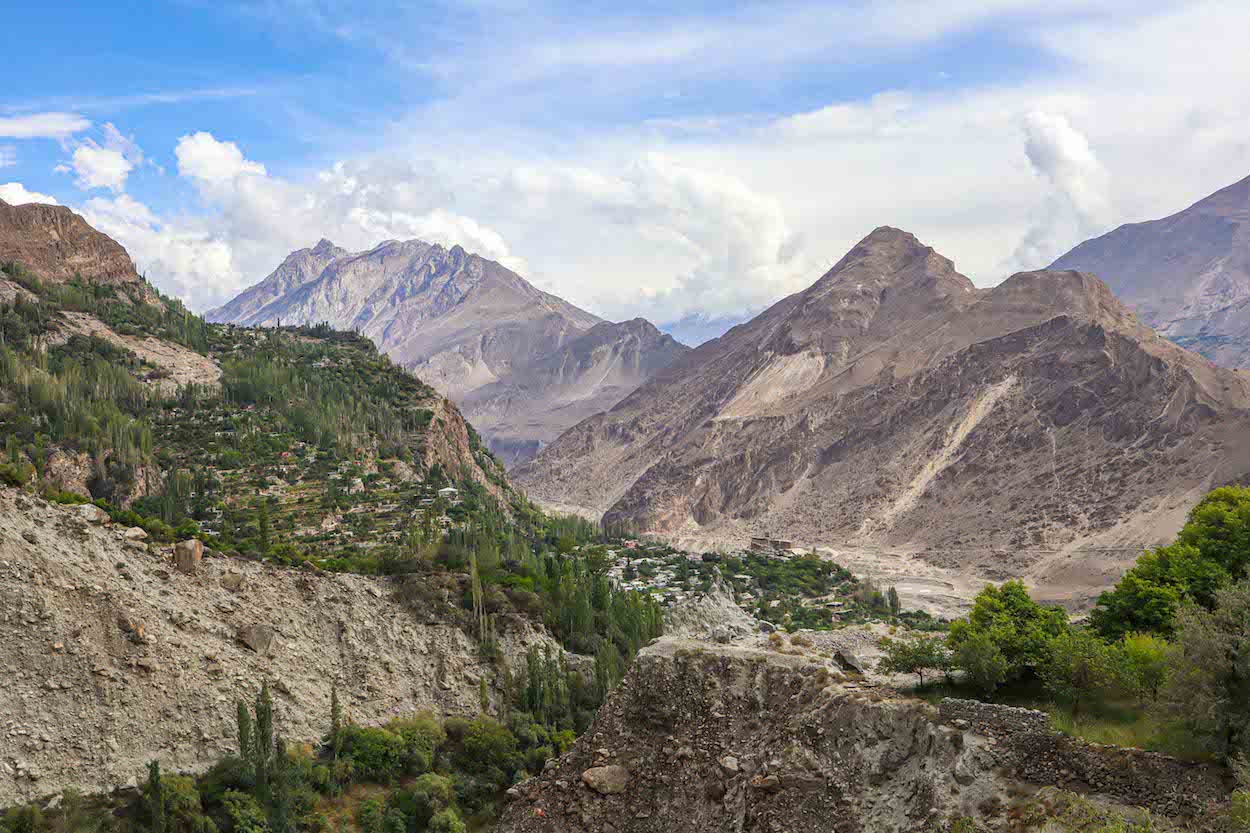 Pakistan itinerary, mountains in karimabad 