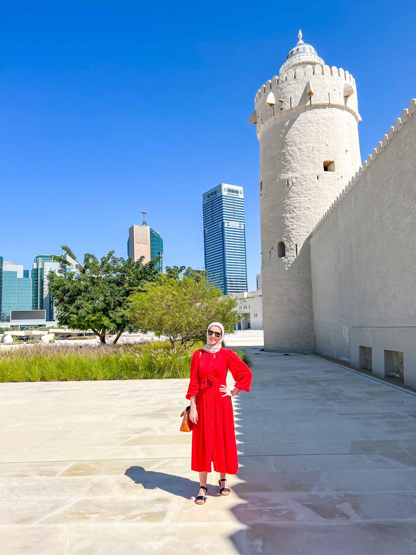 What to wear in Abu Dhabi, Abu Dhabi fort and sunshine
