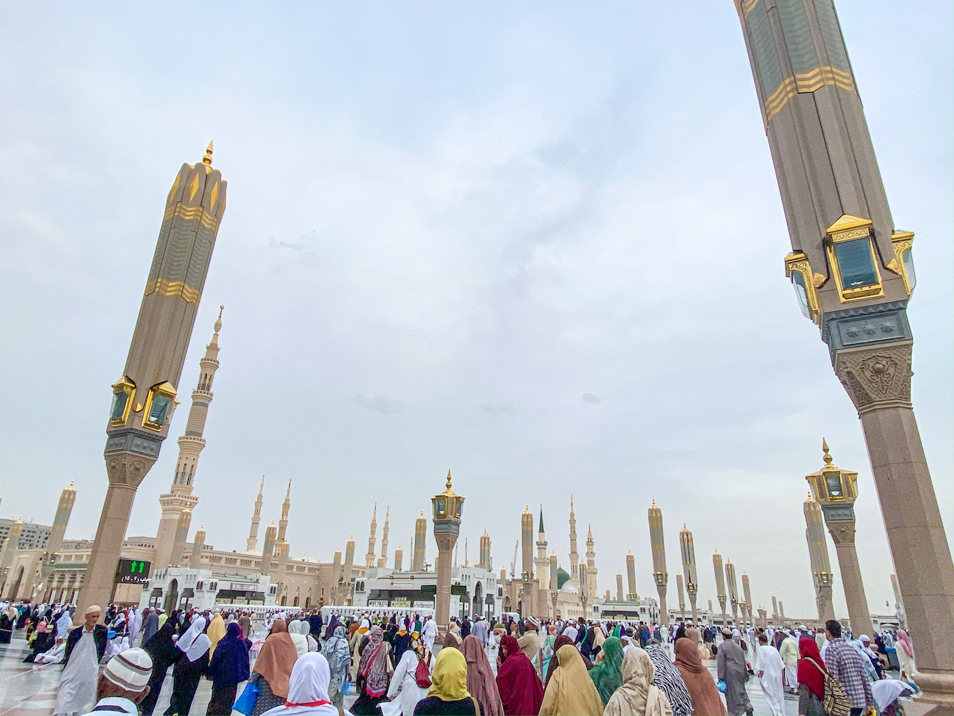 Can non-muslims visit Madinah?, Al-Masjid a Nabawi