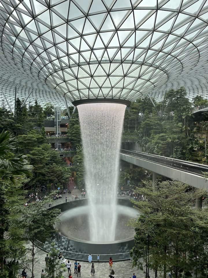 One Day in Singapore, Waterfall in Singapore Airport