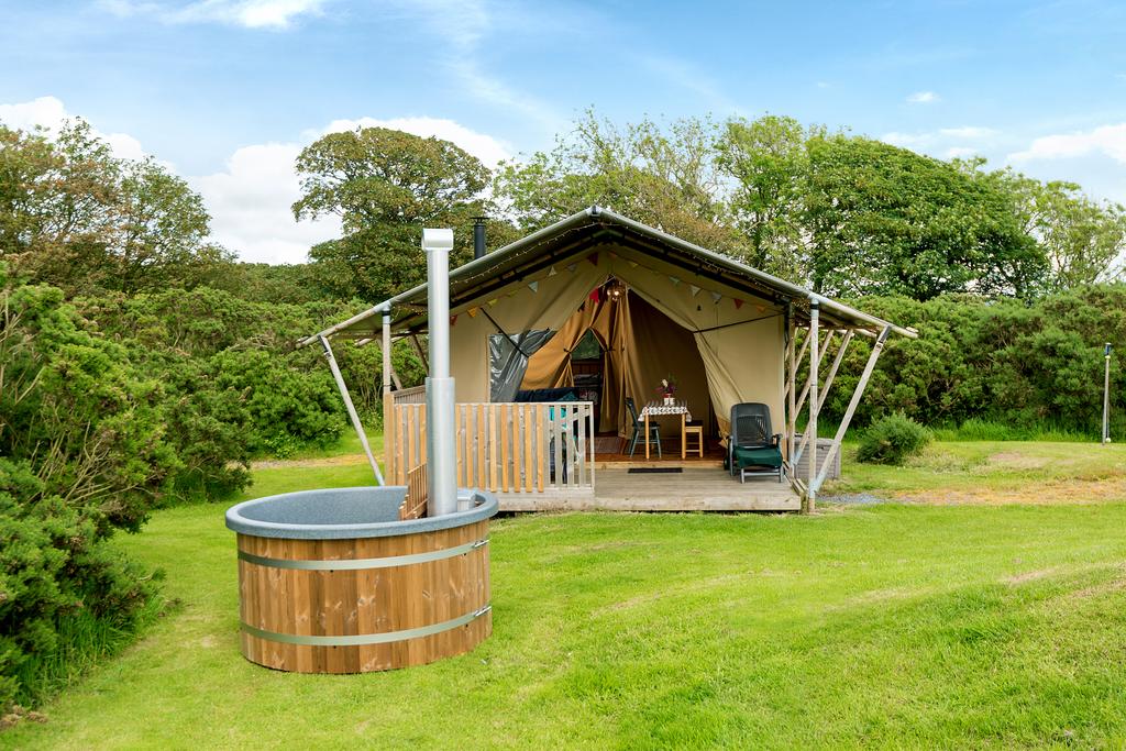 Kidwelly Glamping outside, glamping pod with hot tub wales