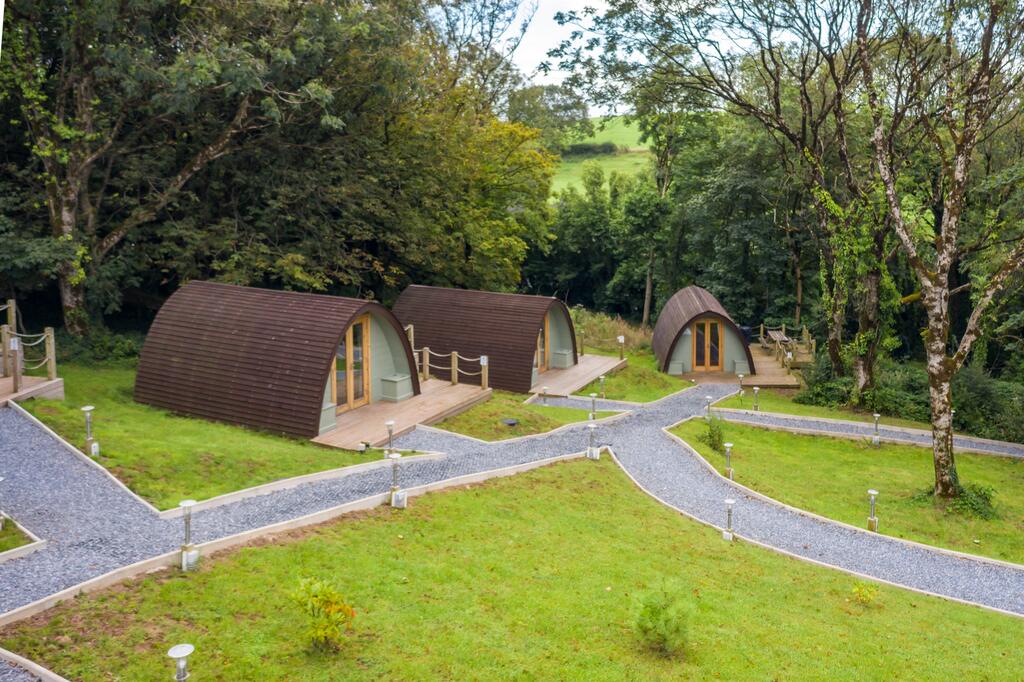 Pods at Broadway Garden, glamping pod with hot tub wales
