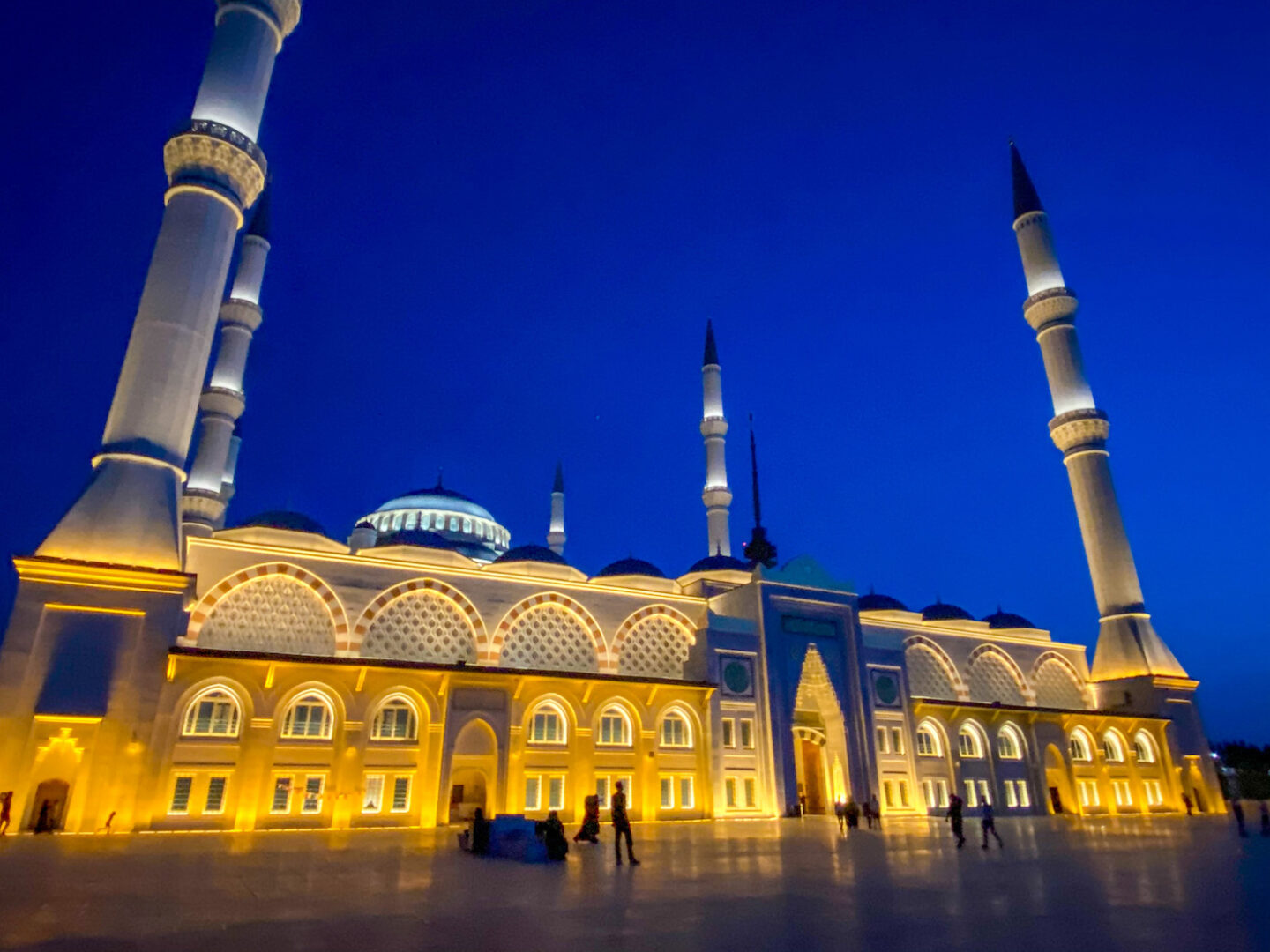 Camlica Mosque, Outside at night