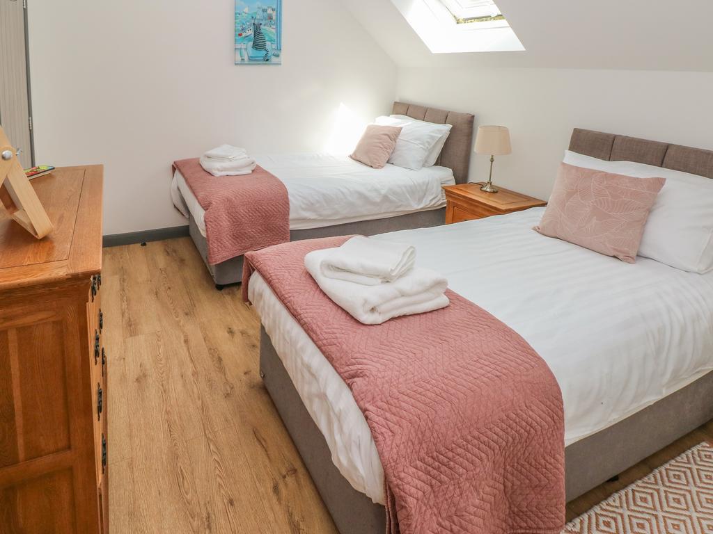 The Boathouse Tenby Twin Bedrooms