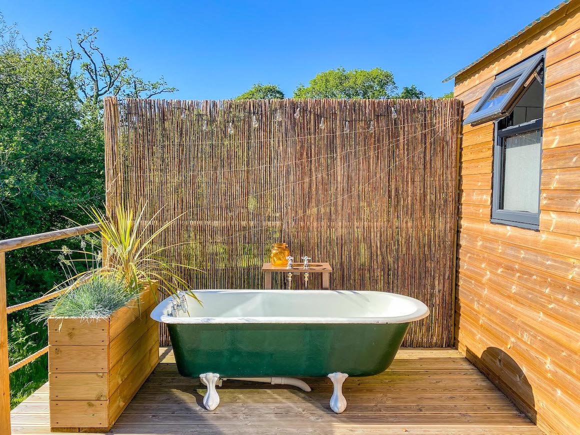 Royal Oak Farm Devon Cabins Outdoor Bath