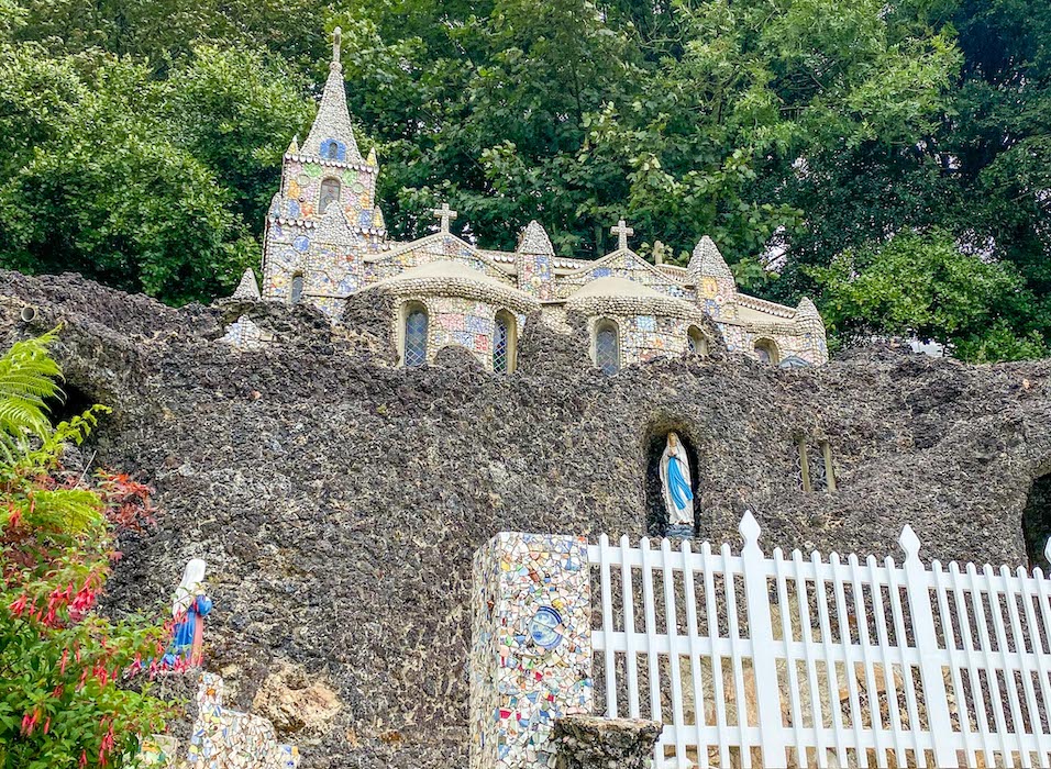 Things to do on Guernsey, Little Chapel outside