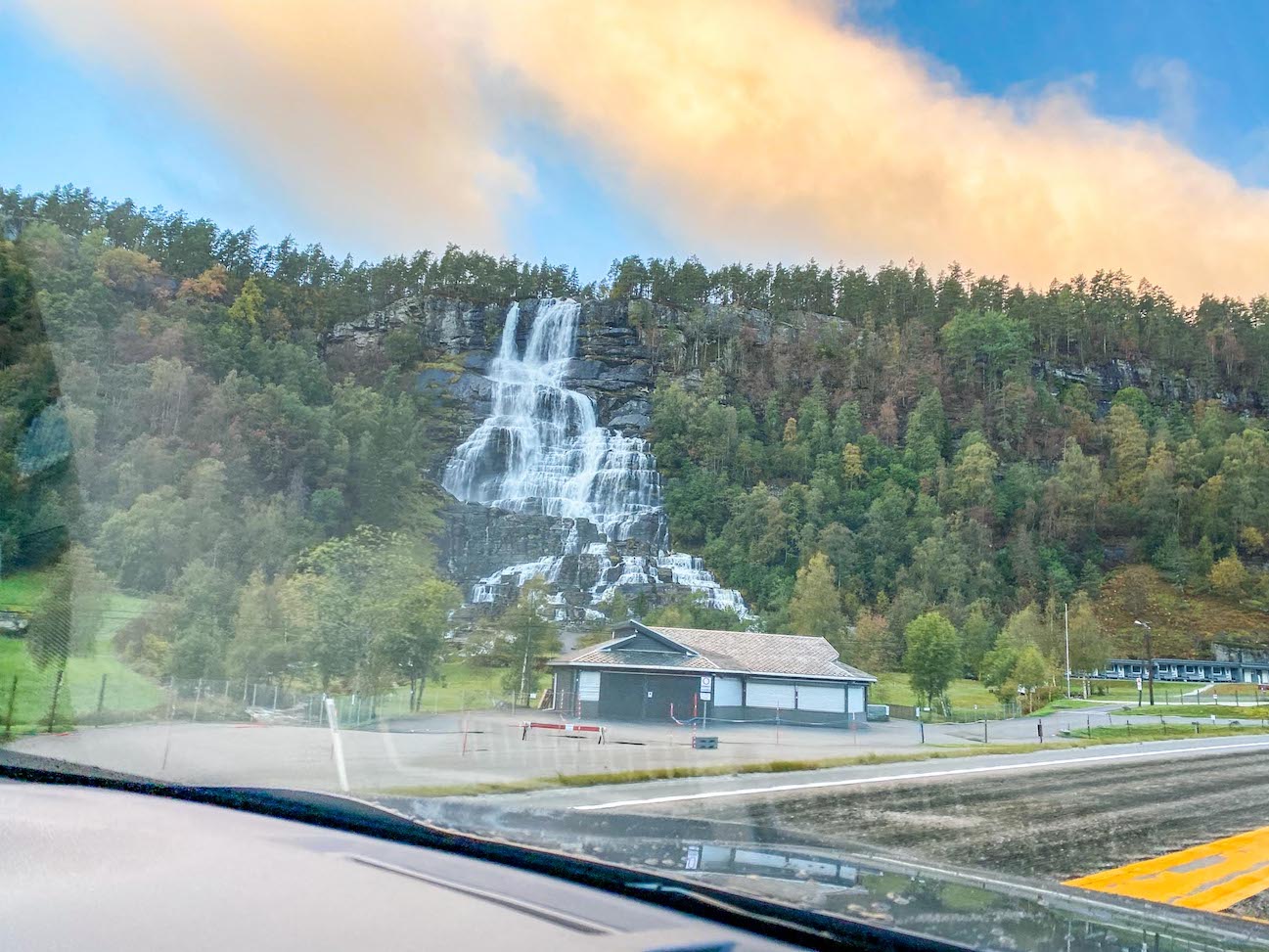 Norway road trip, Tvinnefossen waterfall