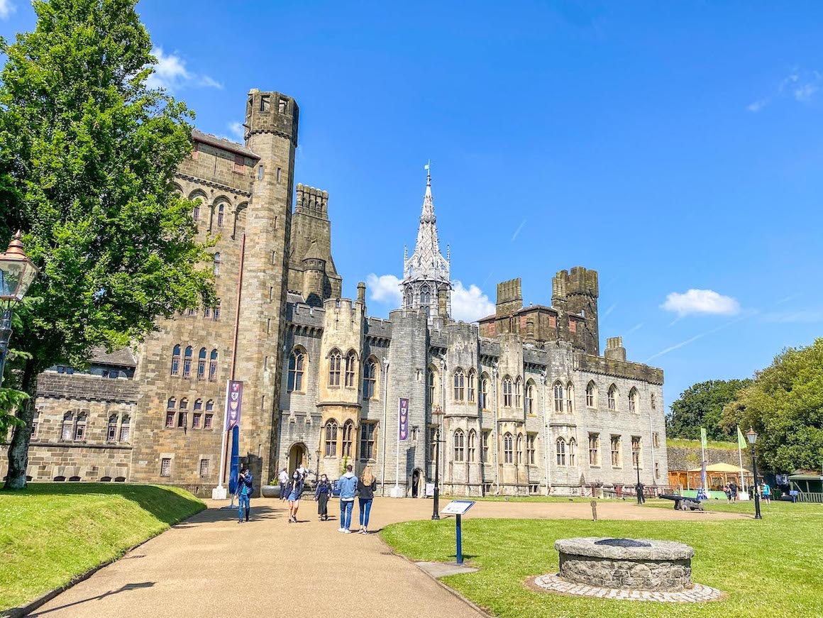 things to do in Cardiff, Cardiff Castle outside