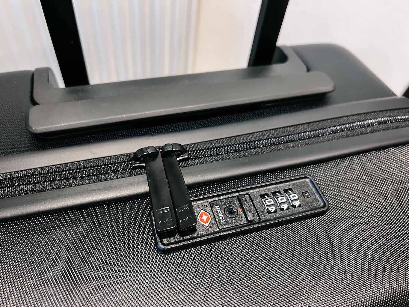 LEVEL8 luggage review, TSA Lock on the textured luggage set