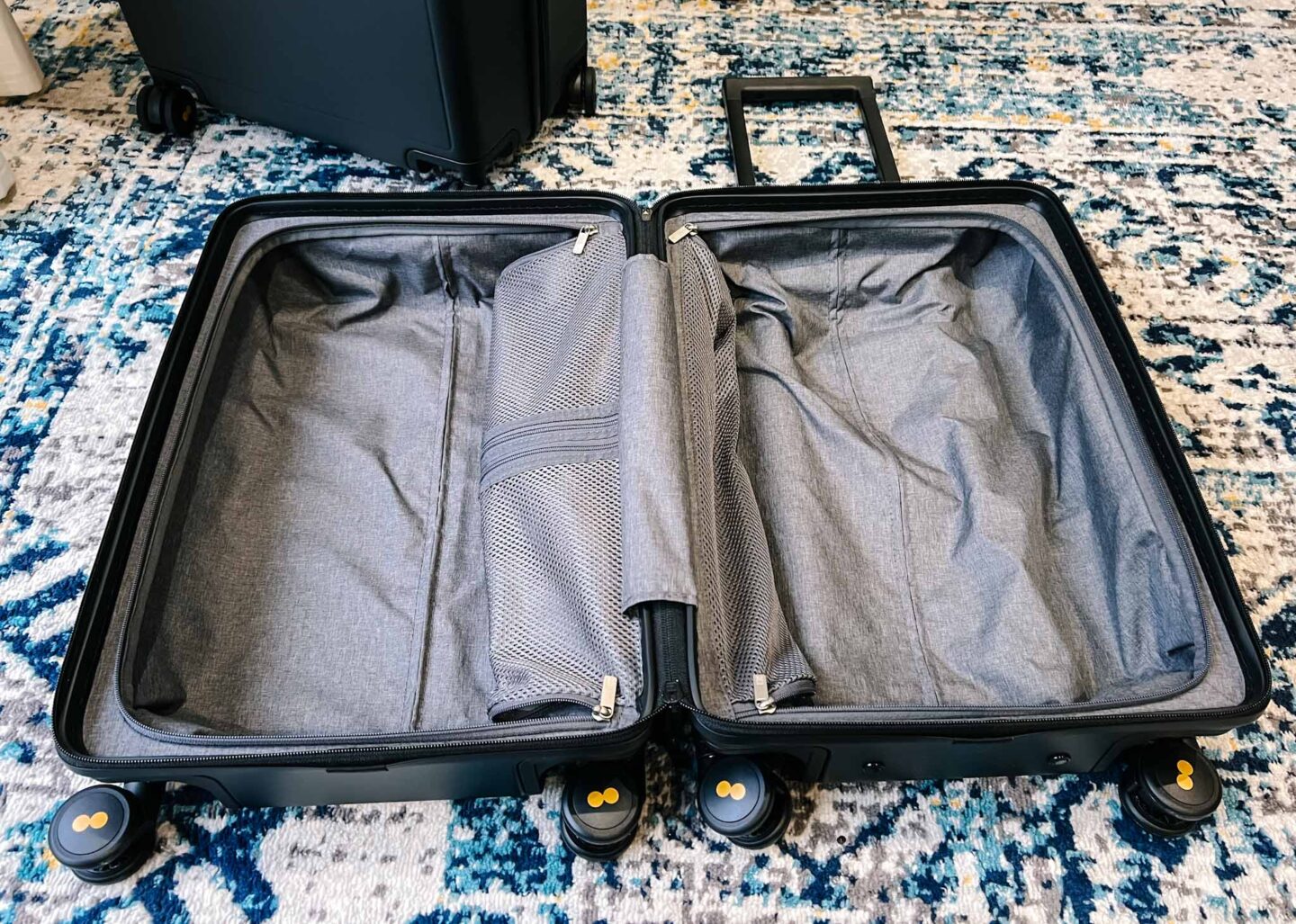 LEVEL8 luggage review, inside of the case