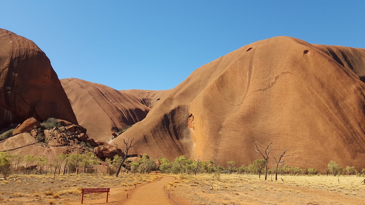 Things to do in Northern Territory, Uluru footpath