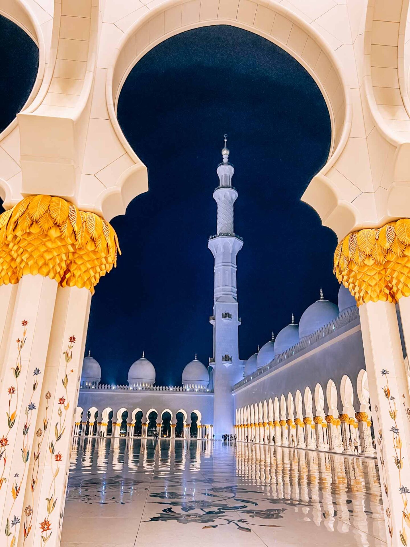 Places to visit in Abu Dhabi, Sheikh Zayed Mosque Arch at night