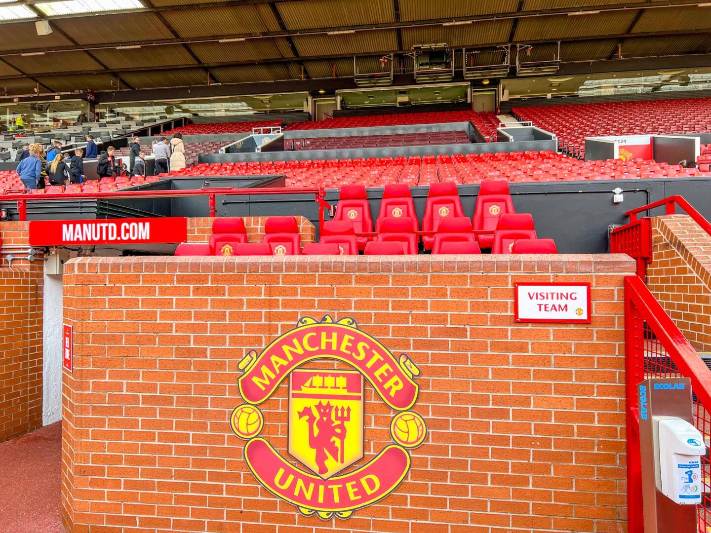 Manchester United Stadium Tour, dugout