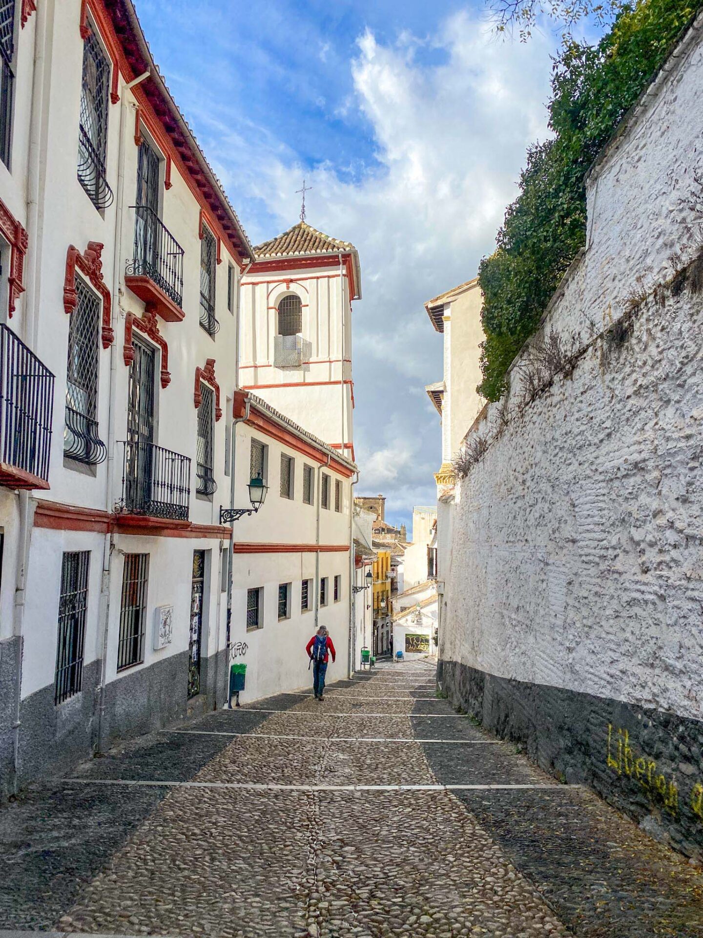 The Wandering Quinn Travel Blog Granada itinerary, One day in Granda, quiet street in Albaicin Granada 
