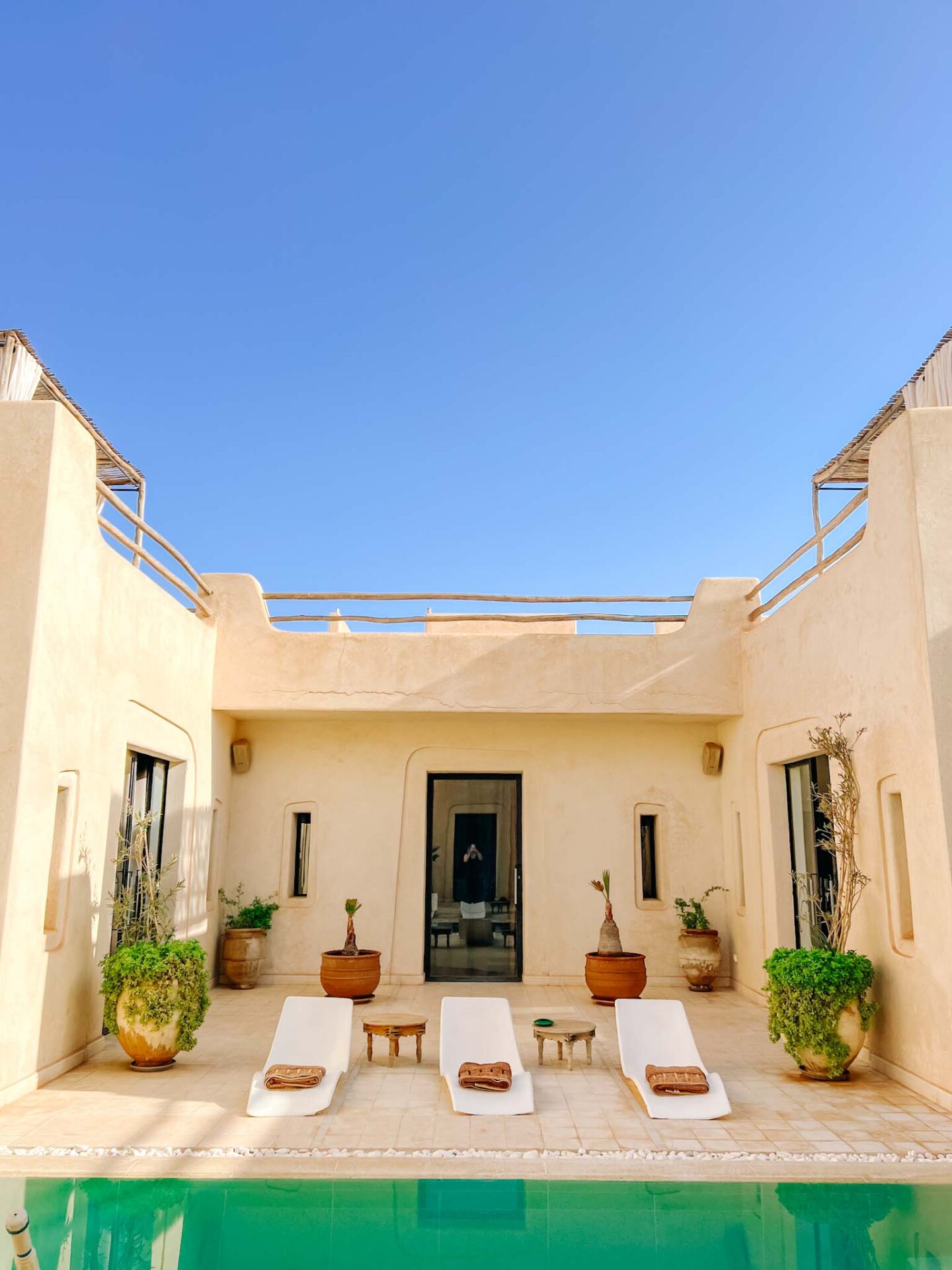 Villa in Marrakech to rent with blue skies and swimming pool