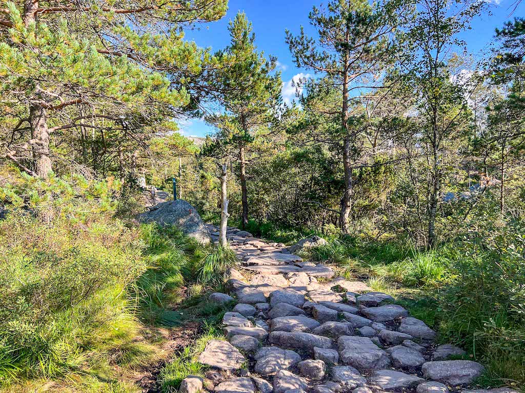 Pulpit Rock hike, Rock Preikestolen hiking trail