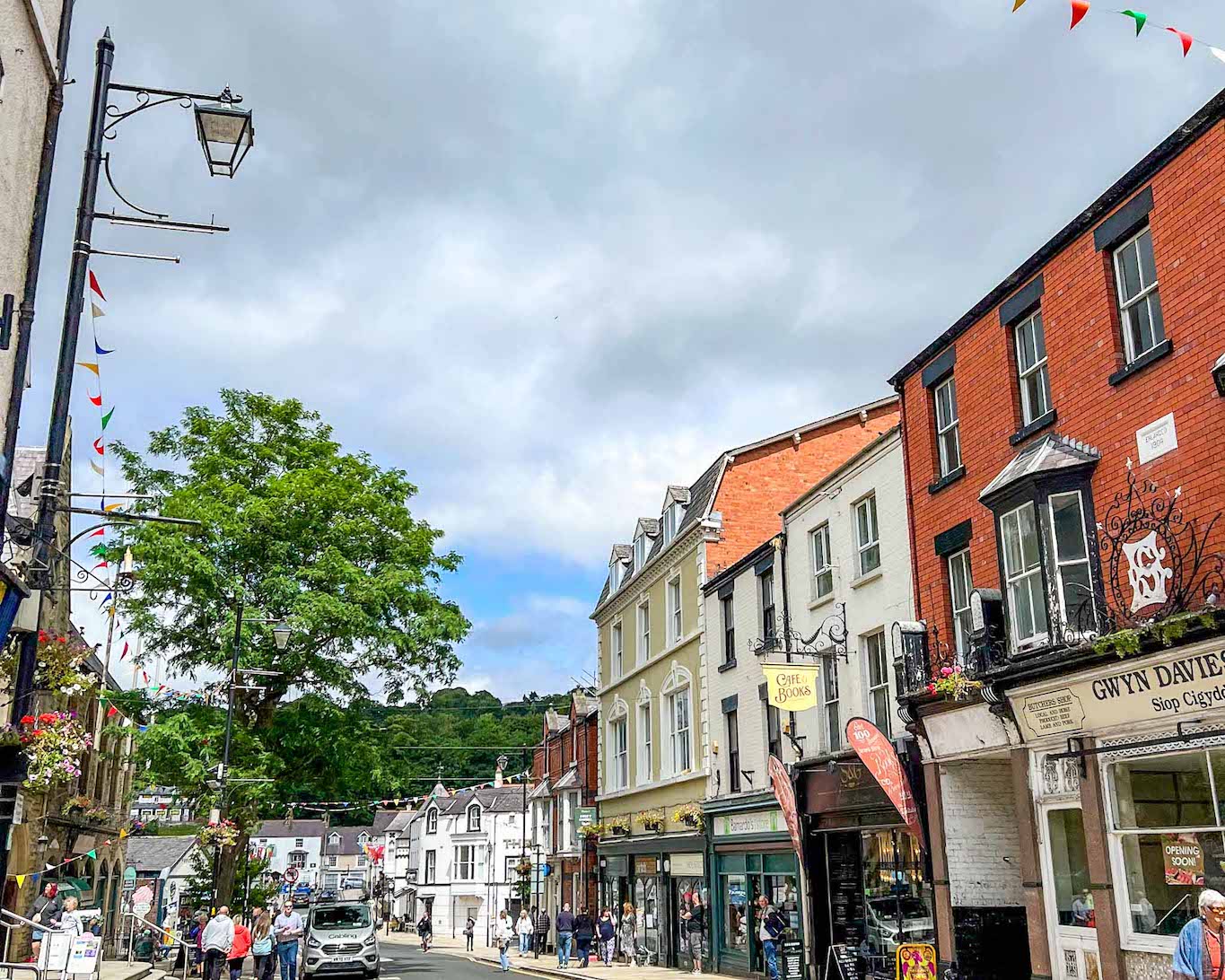 places to visit in North Wales, Llangollen high street