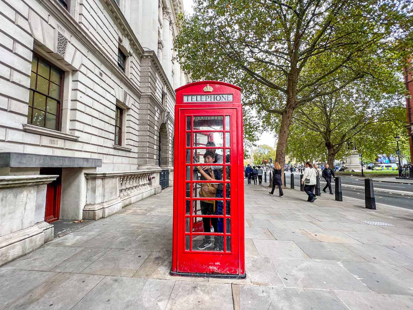 The Wandering Quinn Travel Blog London phone box, London with kids, London with kids itinerary, 