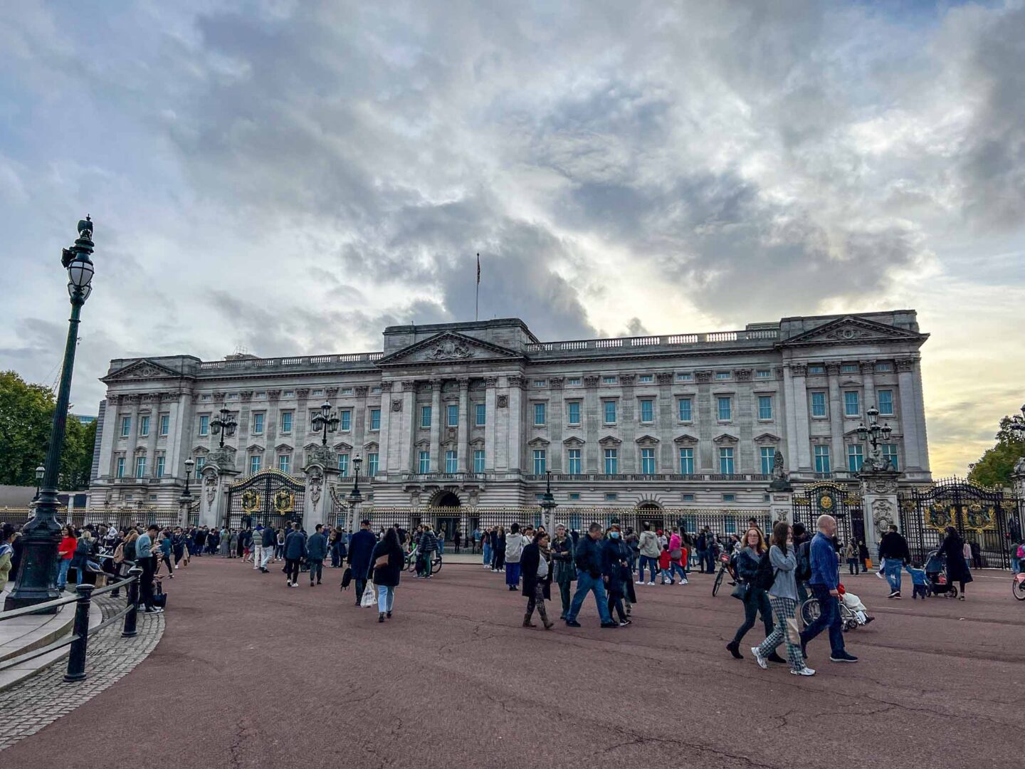outside Buckingham Palace, London with kids, London with kids itinerary, 