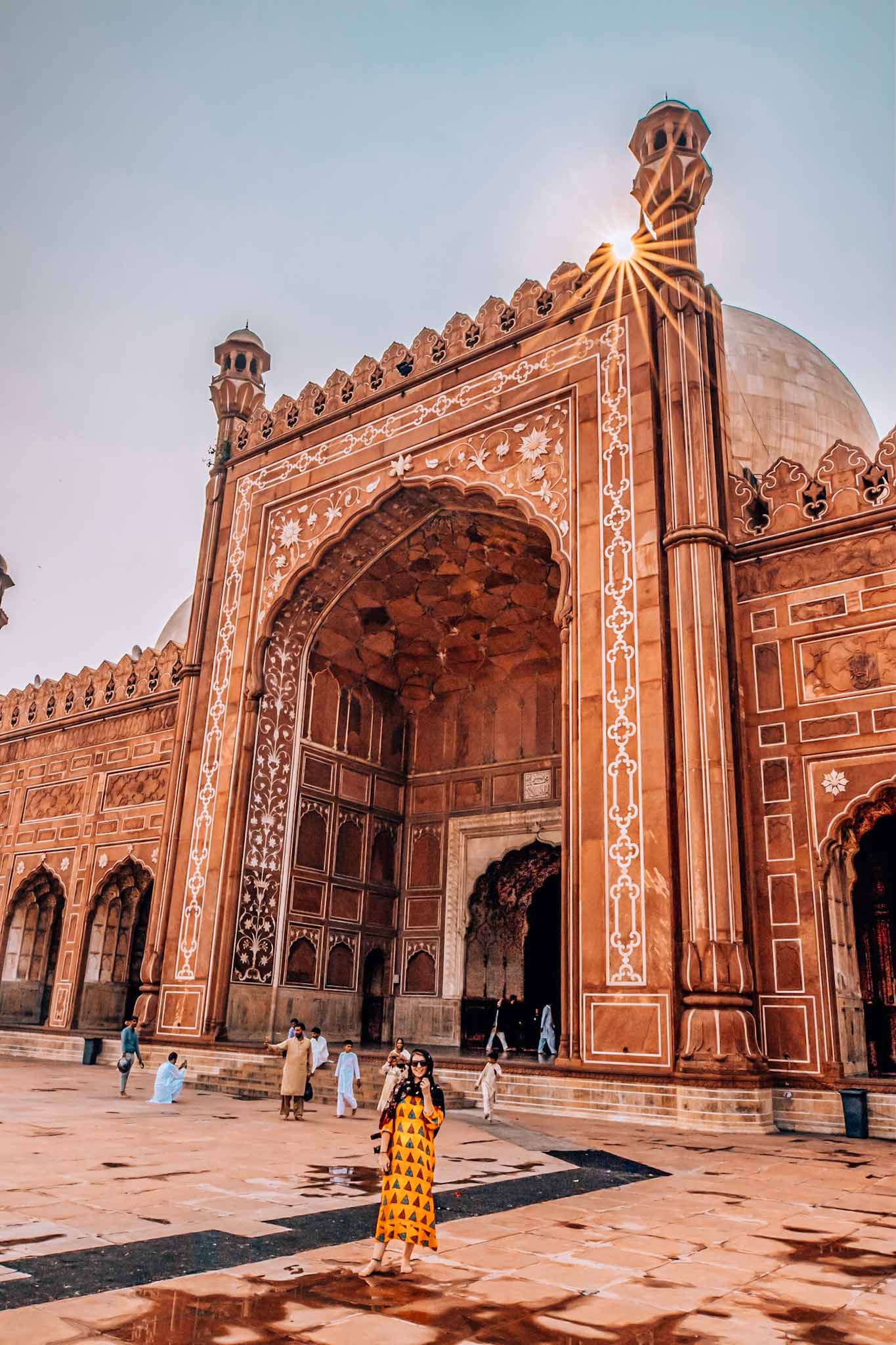 The Wandering Quinn Travel Blog Ellie at Lahore mosque, 2 week women's Pakistan group tour