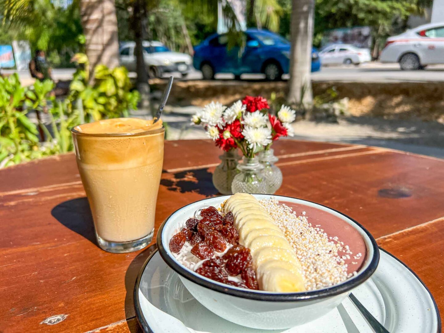 Eat at Liefs in Tulum coffee and smoothie bowl, Yucatan Road Trip, 1 week Mexico itinerary,