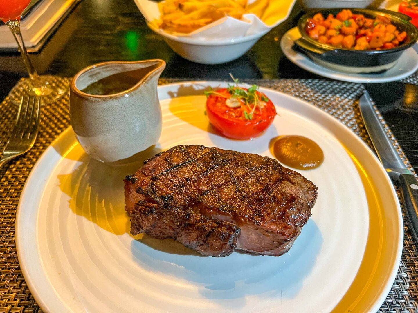 halal restaurants in manchester, Sirloin Halal Steak from Dakota Manchester Grill