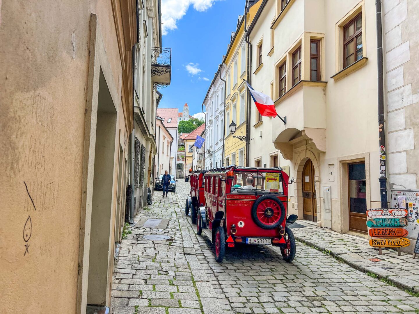 things to do in Bratislava, Bratislava red sightseeing bus