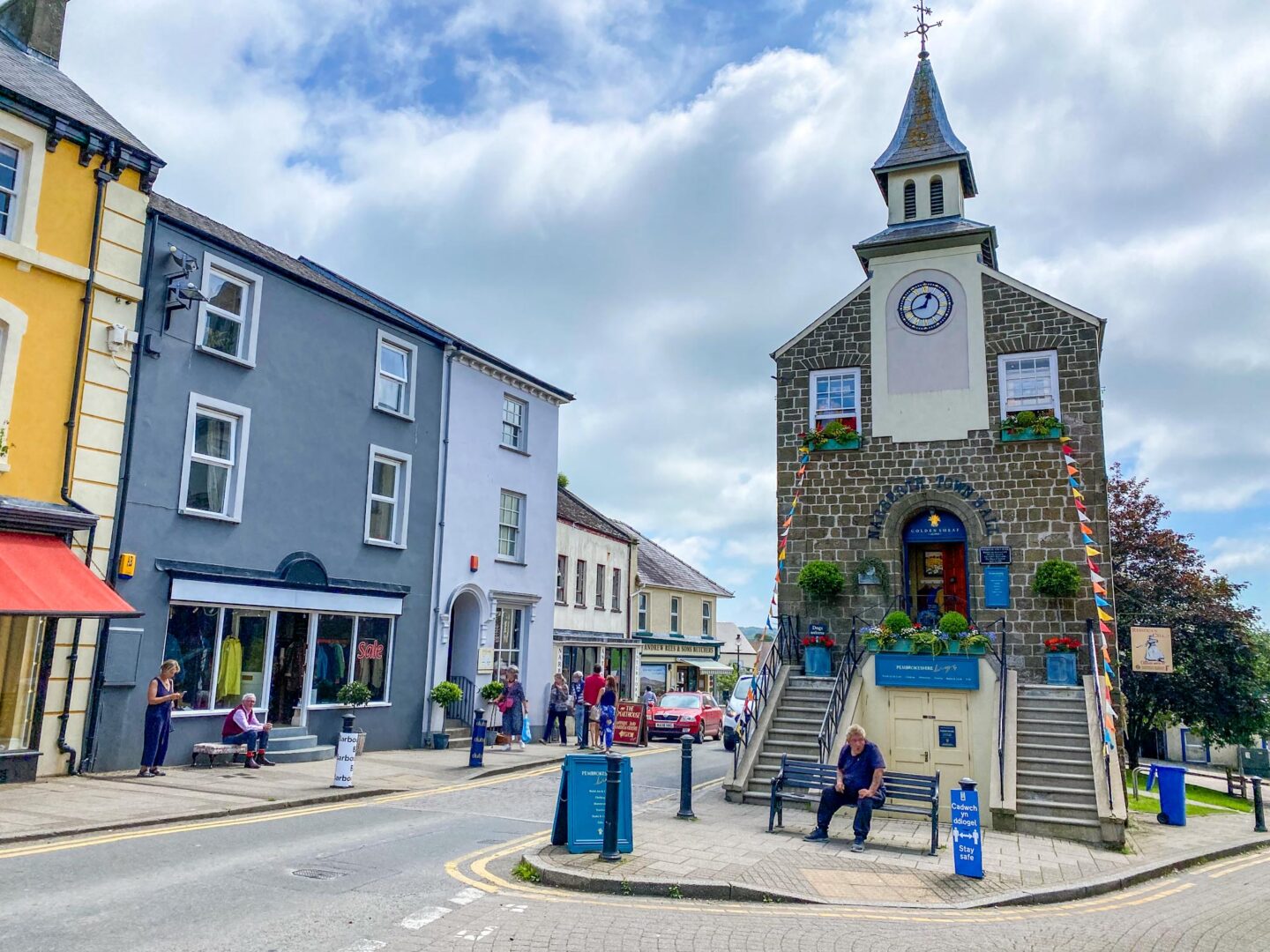 places to visit in Pembrokeshire, Narberth town hall and colourful buildings