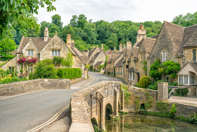 Best places to visit in the cotswolds, Castle Combe
