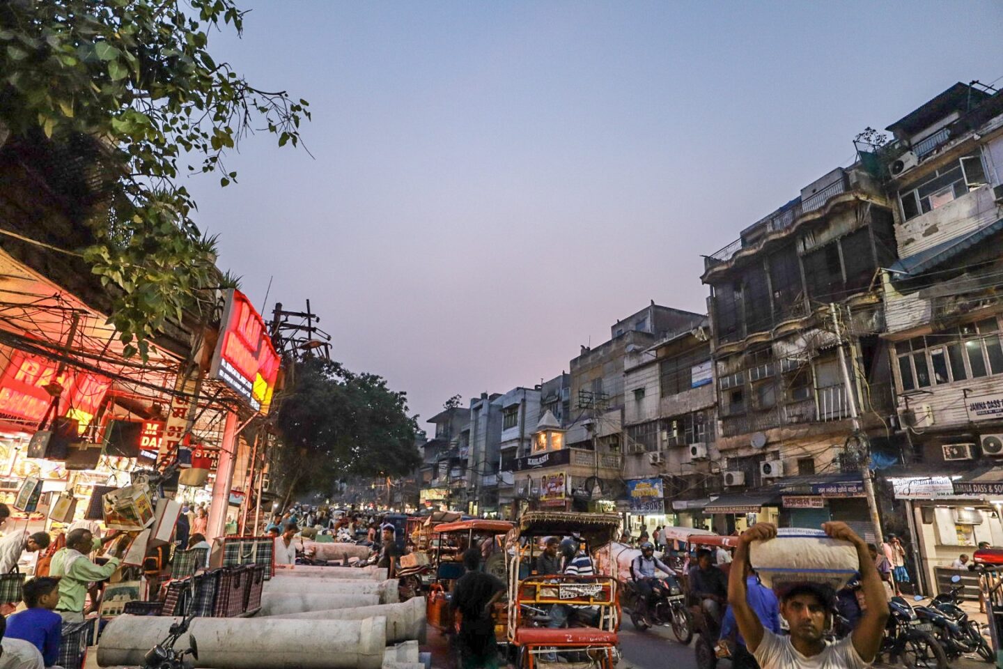 Golden Triangle India Itinerary, Sunset street view of Old Delhi