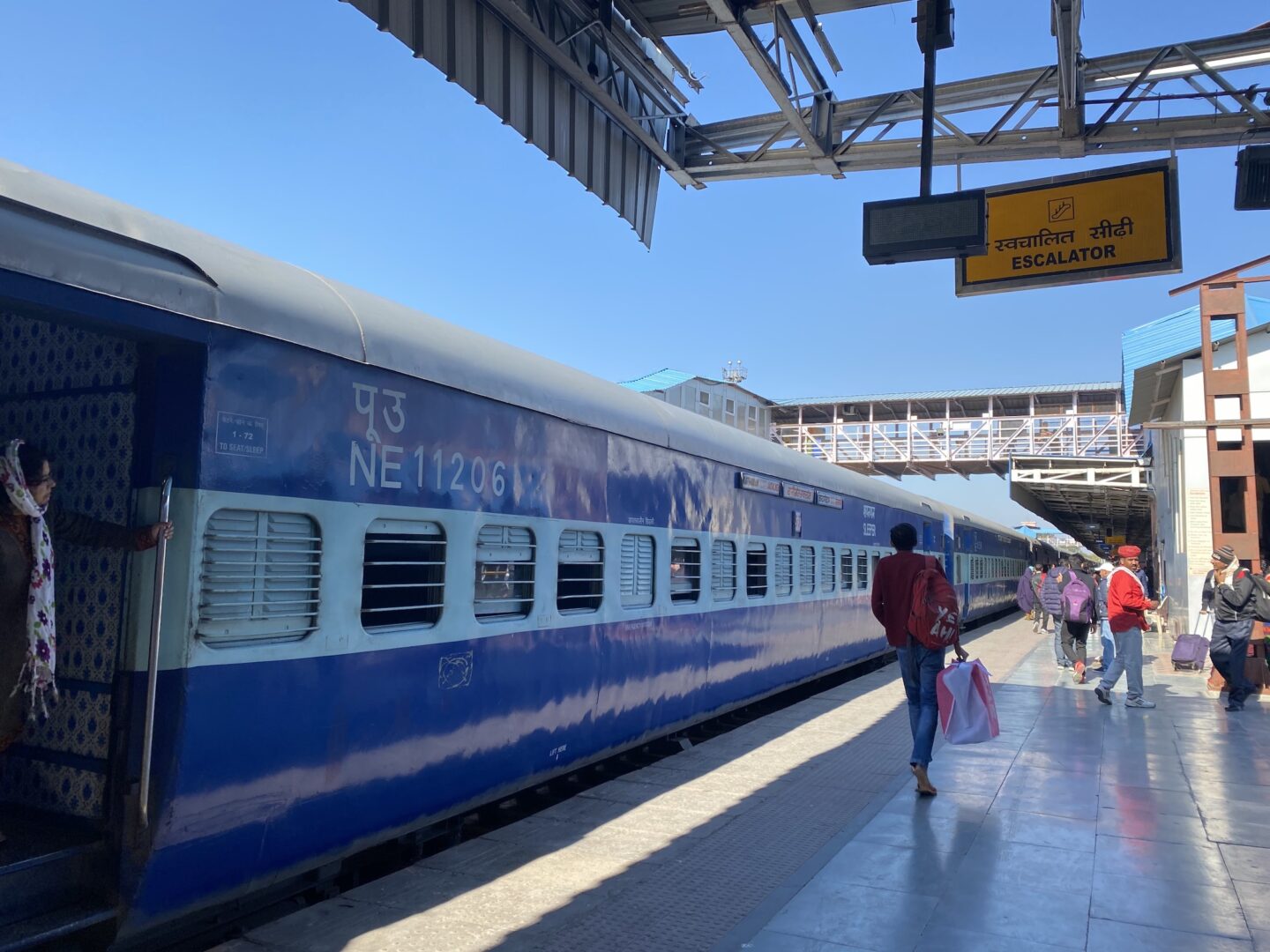 Golden Triangle India Itinerary, blue Indian train in train station