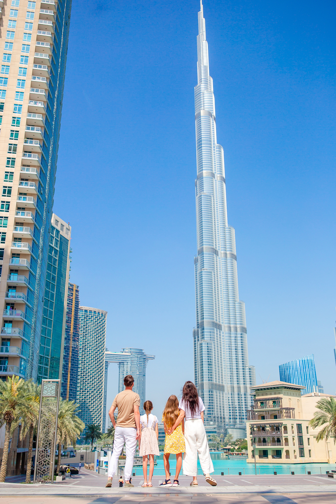 what to wear as a family in Dubai, family in Dubai in appropriate clothing, what to wear in Dubai