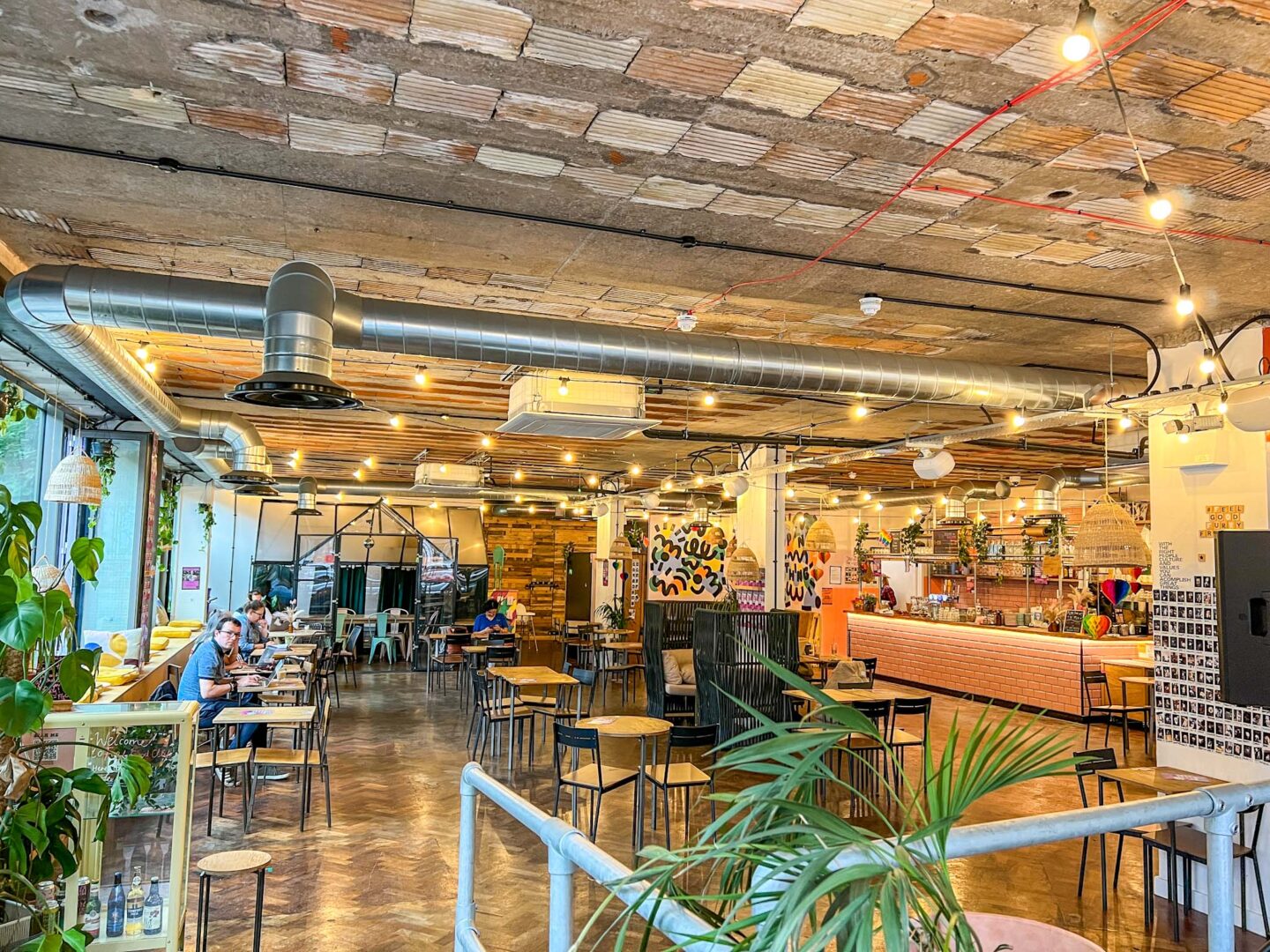 inside feel good club cafe manchester, Manchester cafes to work from, 