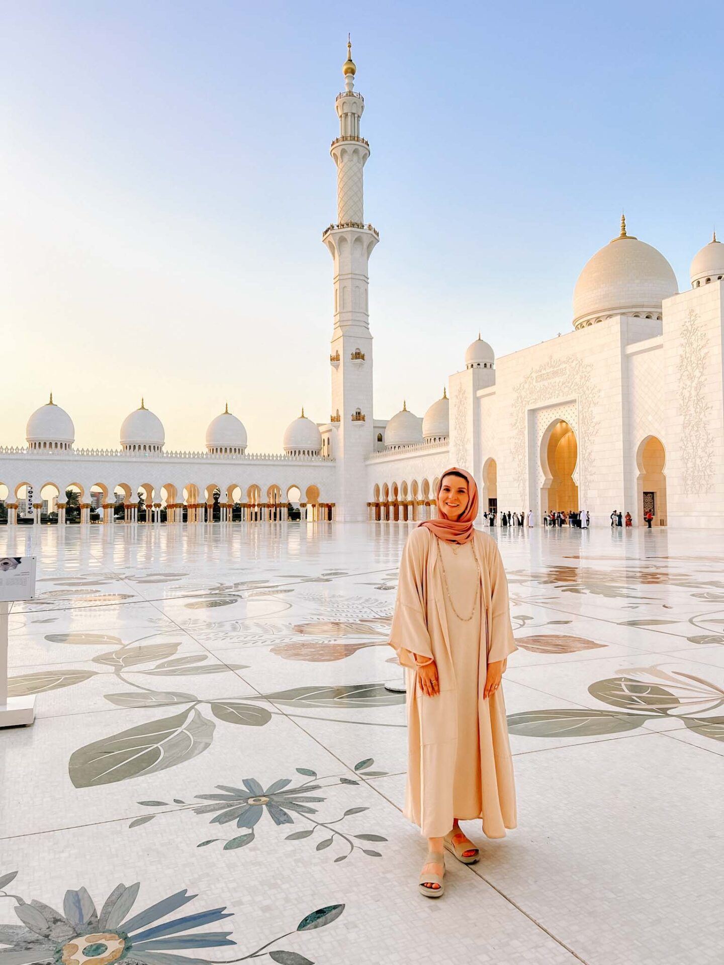 Ellie at Mosque in UAE, What to wear in Dubai, 