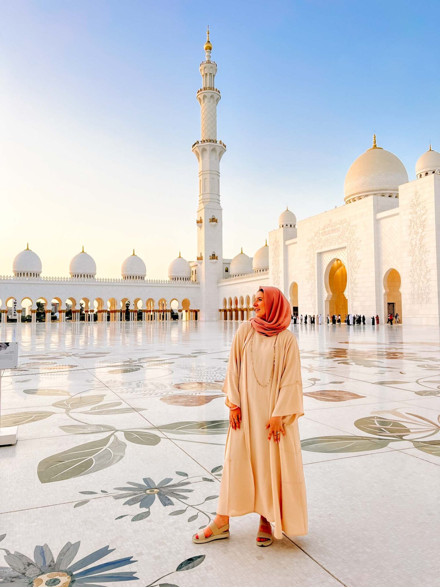 Ellie in pink abaya  Sheikh Zayed Mosque, Visiting Sheikh Zayed Mosque,