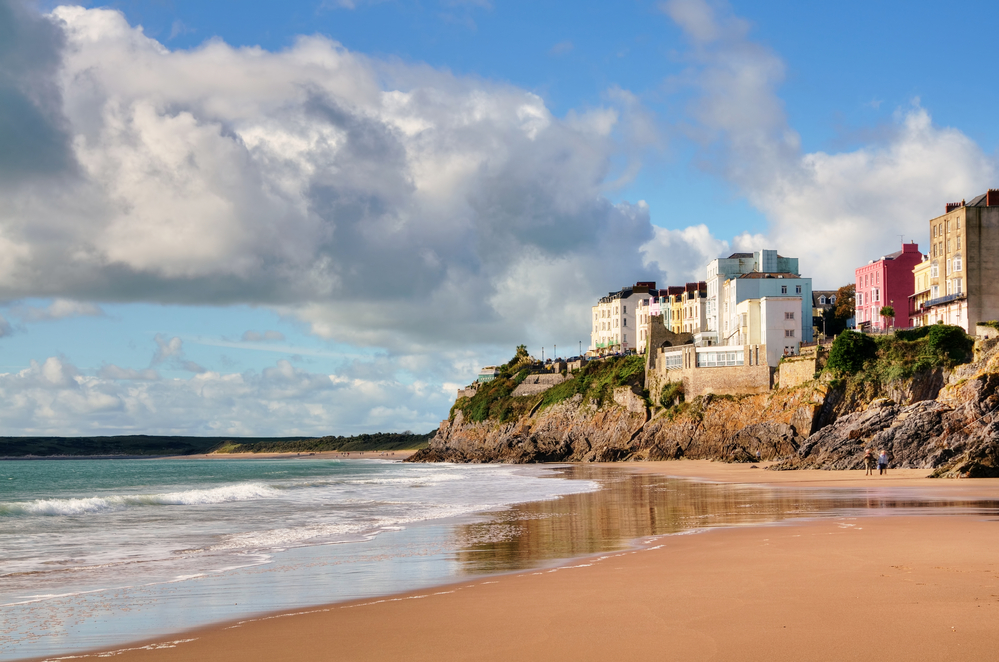 best beaches in South Wales, Tenby beach will colourful buildings